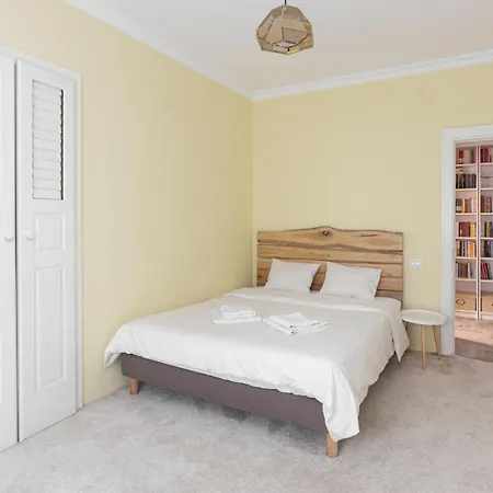 Cranta Hillside Apartment *